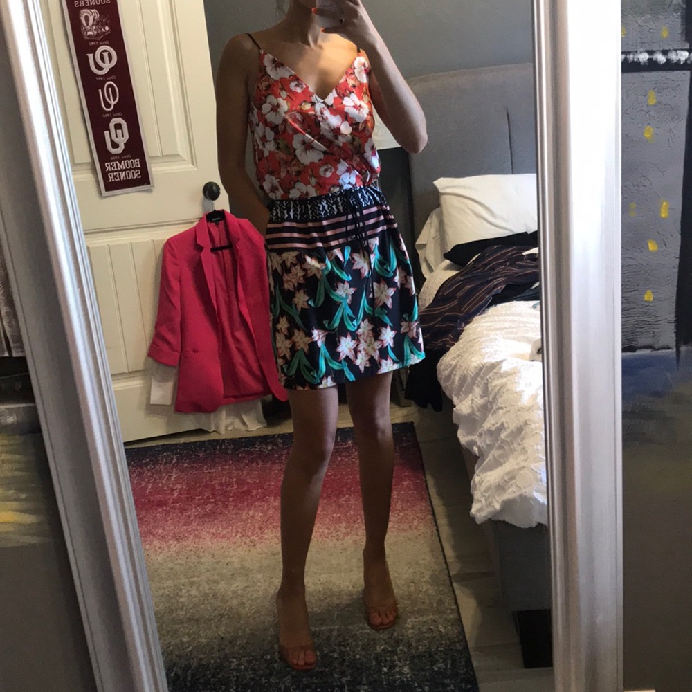 BEAUTIFUL LIKE NEW SUMMER DRESS